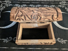 Charger l&#39;image dans la galerie, Coffre aux trésors Bois-Corbeau  7.5 X 4.75″
