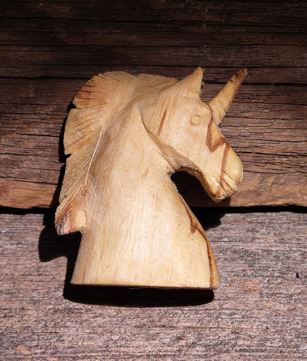 Licorne en bois Palo Santo  3'' X 3'' aprox.