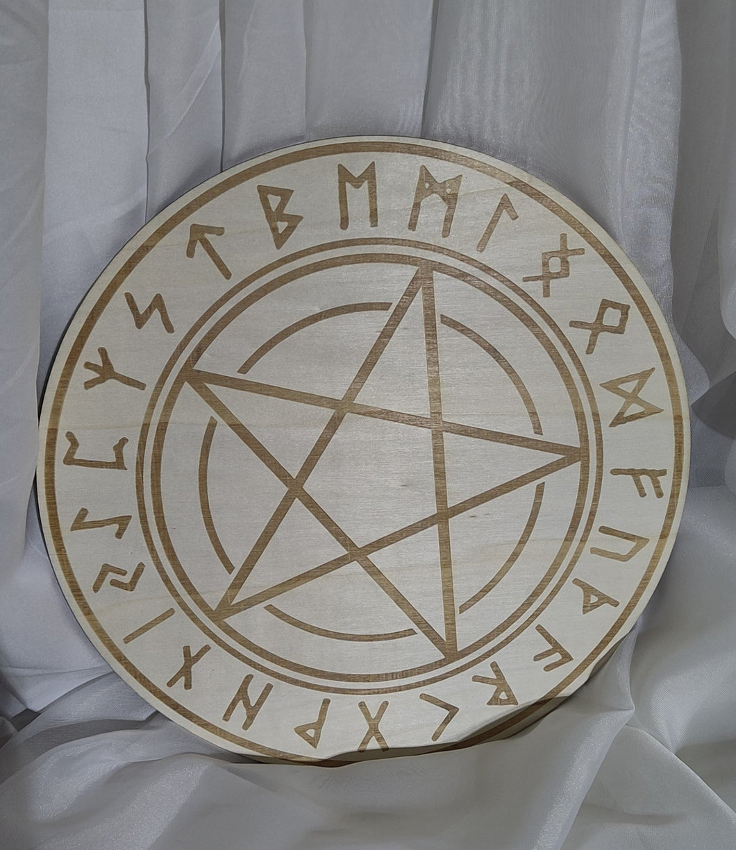 Grille en bois Runes Pentacle  ''12'' pour cristaux.