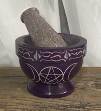 Charger l&#39;image dans la galerie, Mortier &amp; pilon / pierre de savon  Lune et pentacle violet  3.5″
