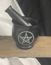 Charger l&#39;image dans la galerie, Mortier et pilon / pierre de savon  Pentacle noir  4″
