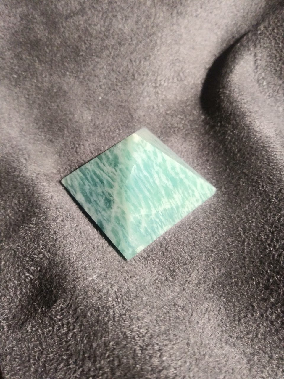 Pyramide Aquamarine 30mm