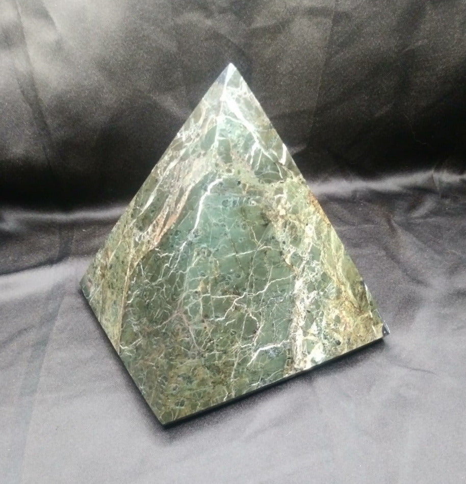 Pyramide marbre zebré 6''