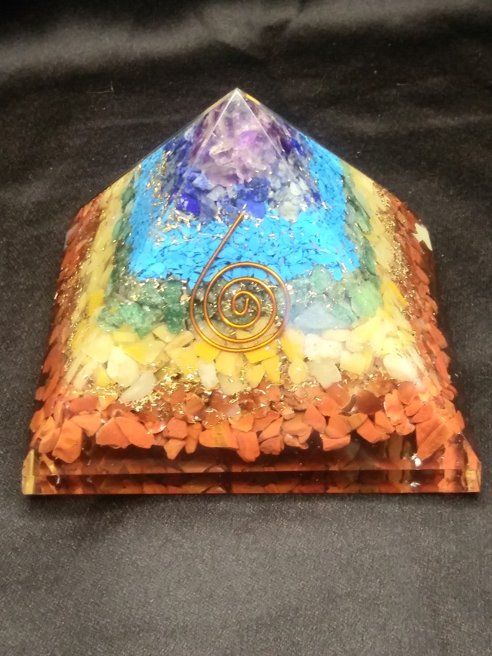 Pyramide Orgonite 7 Chakras 3''