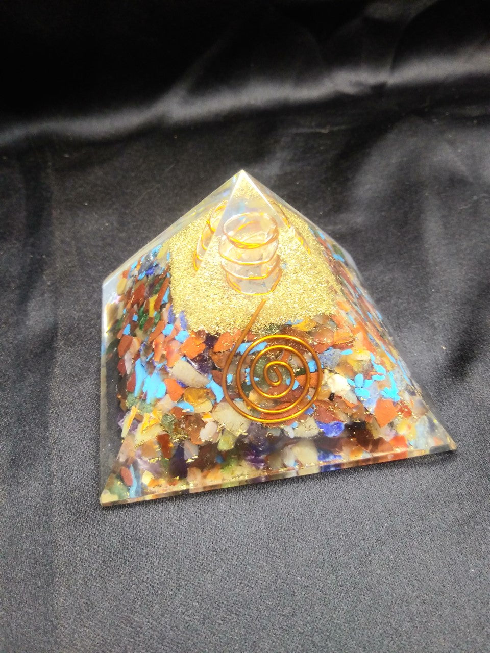 Pyramide Orgonite 7 chakras 2,5''