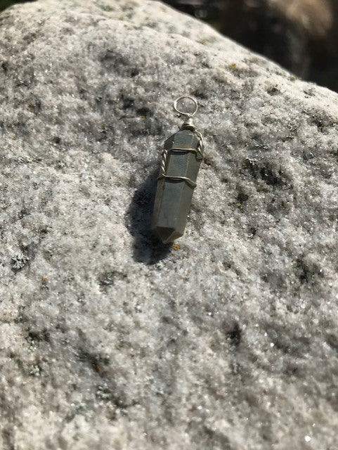 Pendentif enroulé Pointe Pyrite
