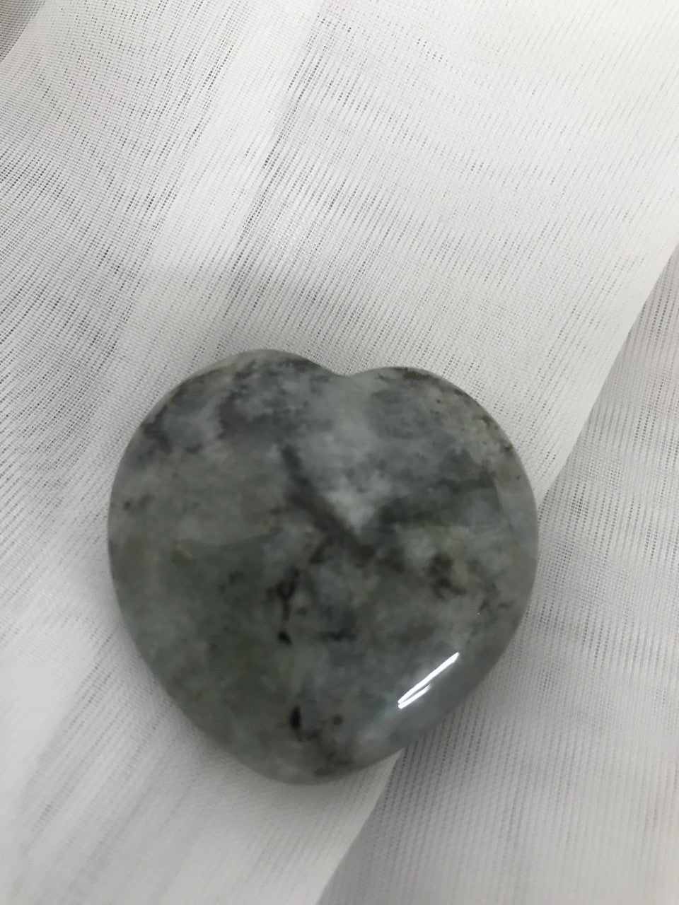 Labradorite en coeur bombé