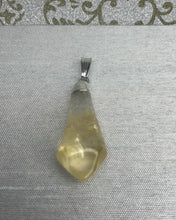 Charger l&#39;image dans la galerie, Pendentif Citrine coupe diamant
