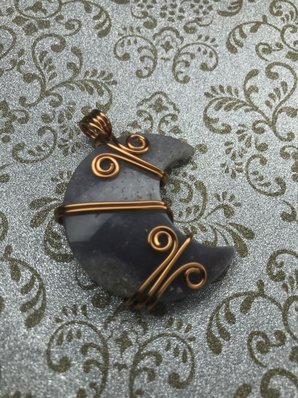 Pendentif Lune enroulé Agate raisin