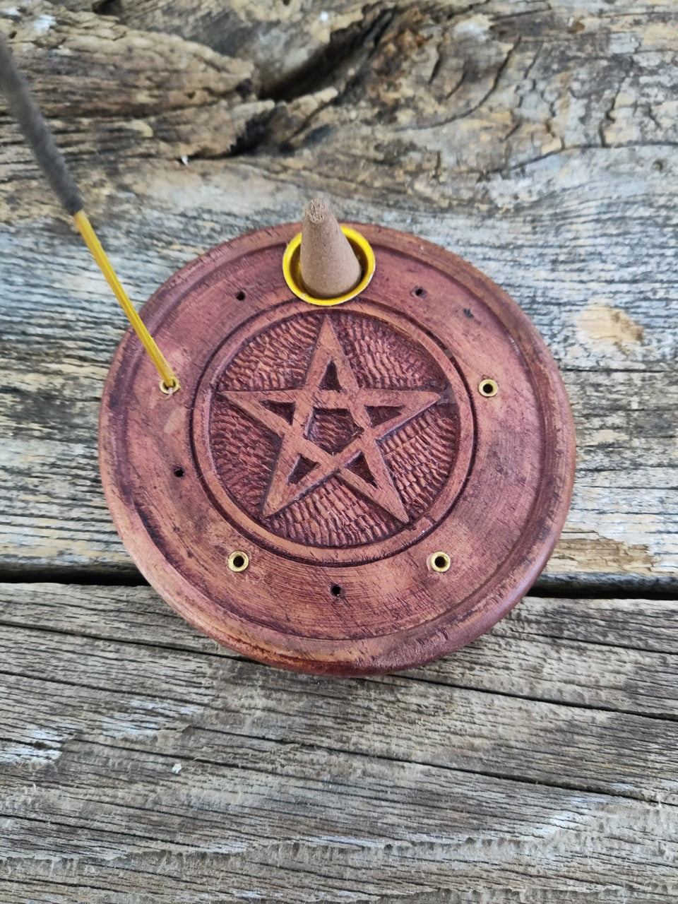 Brûle encens rond en bois Pentacle 4''  pour cônes et bâtons.