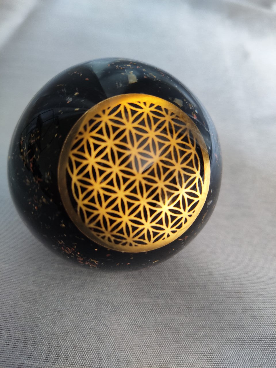 Tourmaline noire sphère orgone/ fleur de vie