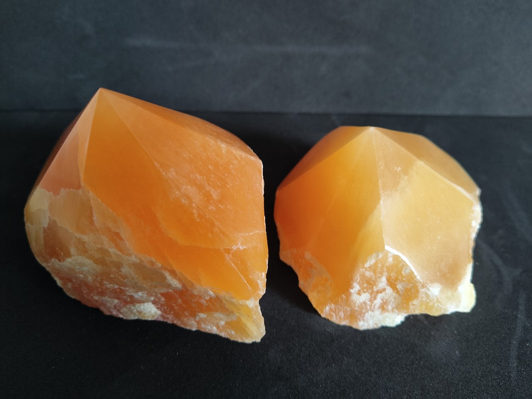 Calcite orange ( dessus poli )