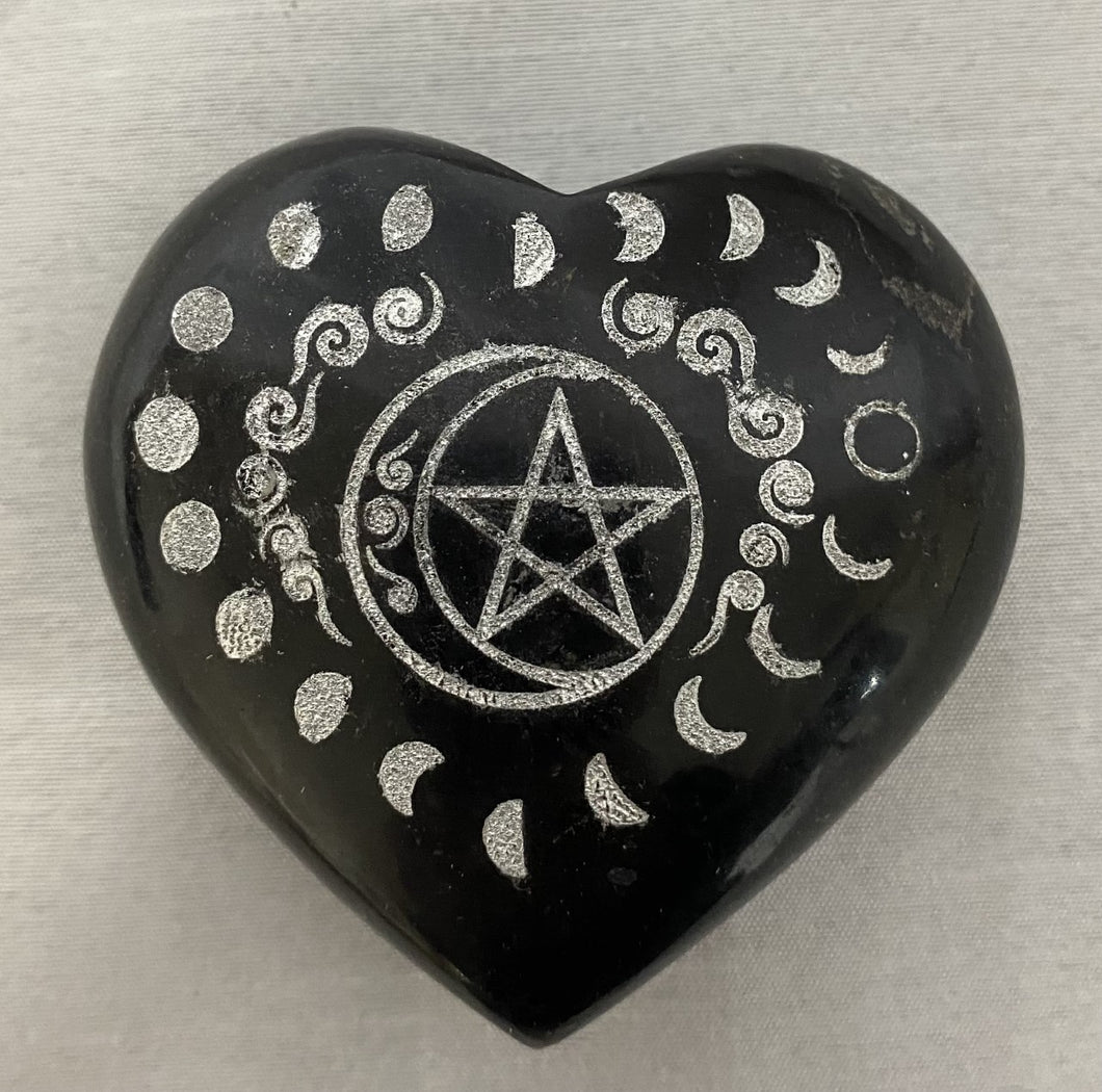 Coeur en Tourmaline noire phases lunaire. ( 3'' X 3'' )