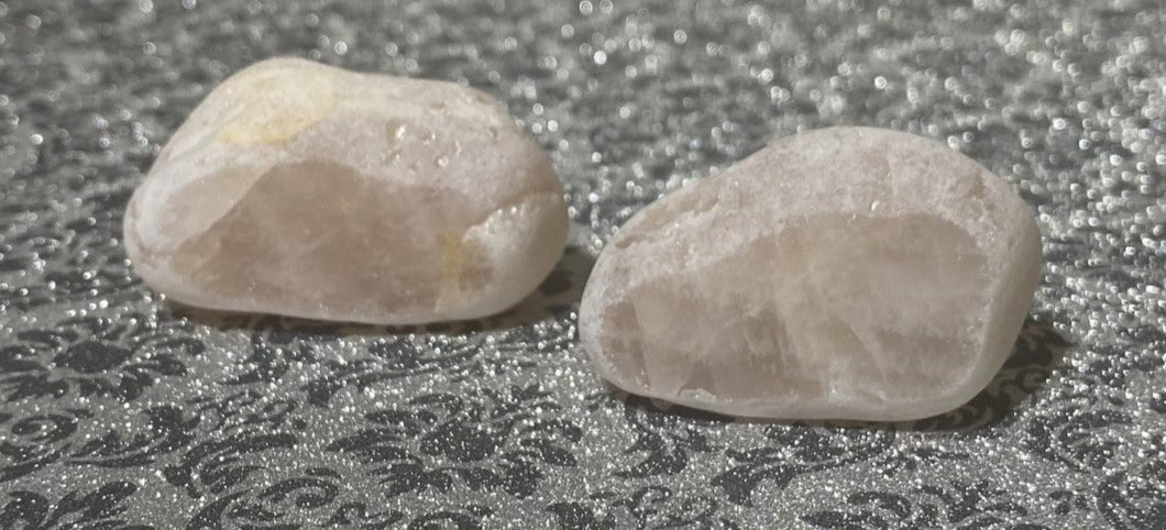 Emma eggs Quartz rose ( pierre du voyant )